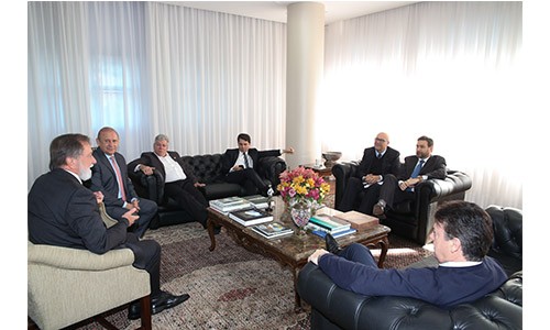 Osmar Dias e Pauliki se reúnem lideranças da Alep para debater ideias e projetos