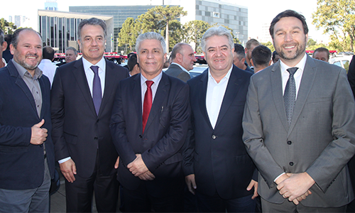 Pauliki e Plauto entregam, juntos, 75 viaturas e garantem nova remessa para agosto