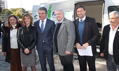 Pauliki comemora entrega de veículos para atender famílias carentes