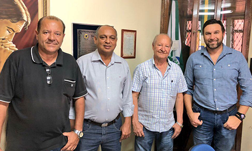 Pauliki entrega carro para pasta de Agricultura de Bandeirantes