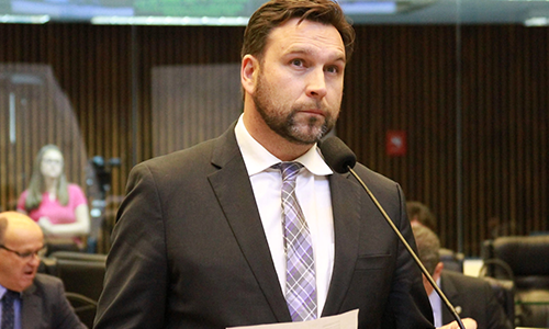 Pauliki cobra lei que proíbe a cobrança de taxa de religação de água e luz seja aplicada